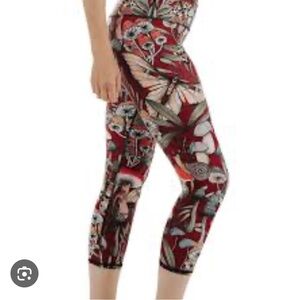 NWT Yoga Democracy limited edition Fun Gal Print crop Leggings